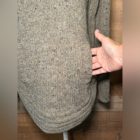 🌻 Cynthia Rowley Wool Blend Cowl Neck Kangaroo Pocket Sweater Women’s size Large - Picture 4 of 8